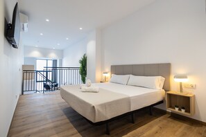 Een strijkplank/strijkijzer, gratis wifi, beddengoed