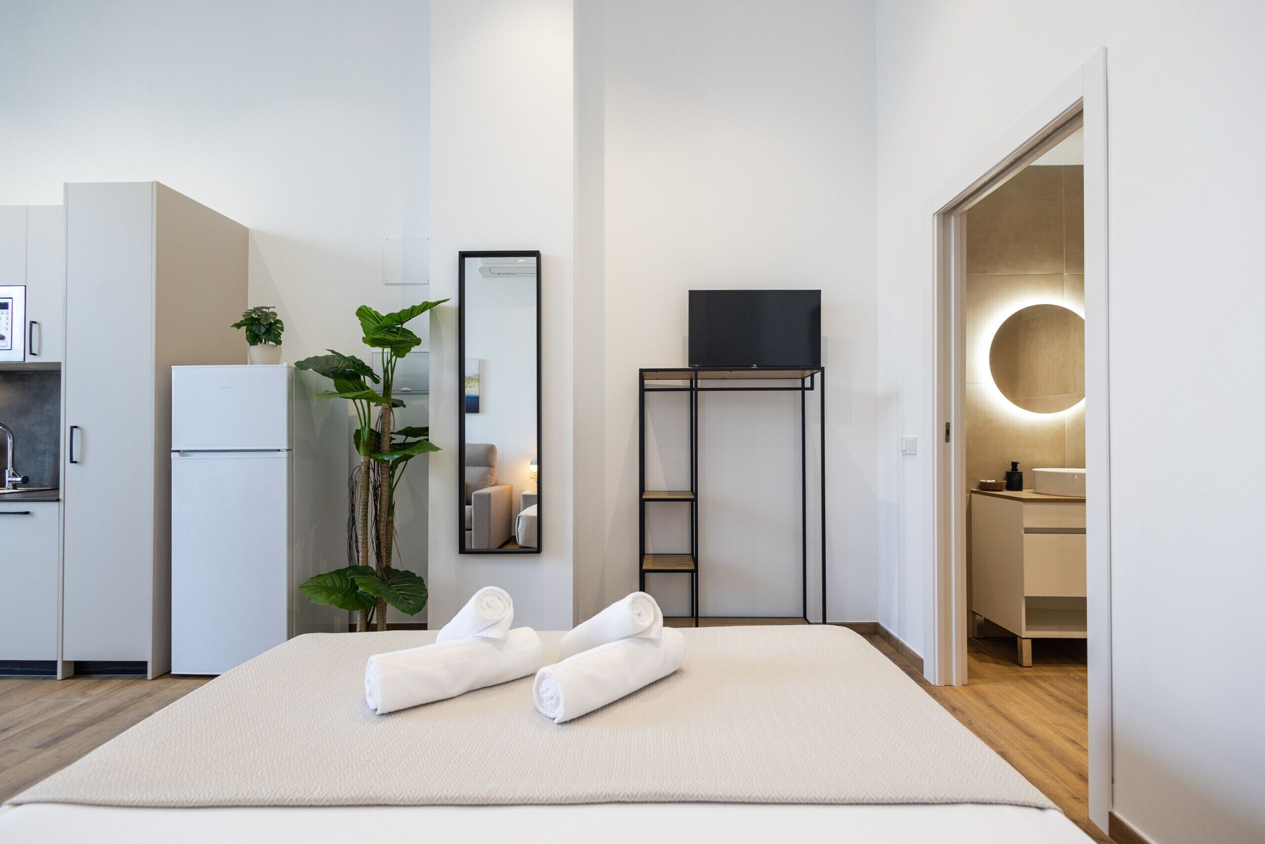 Iron/ironing board, free WiFi, bed sheets