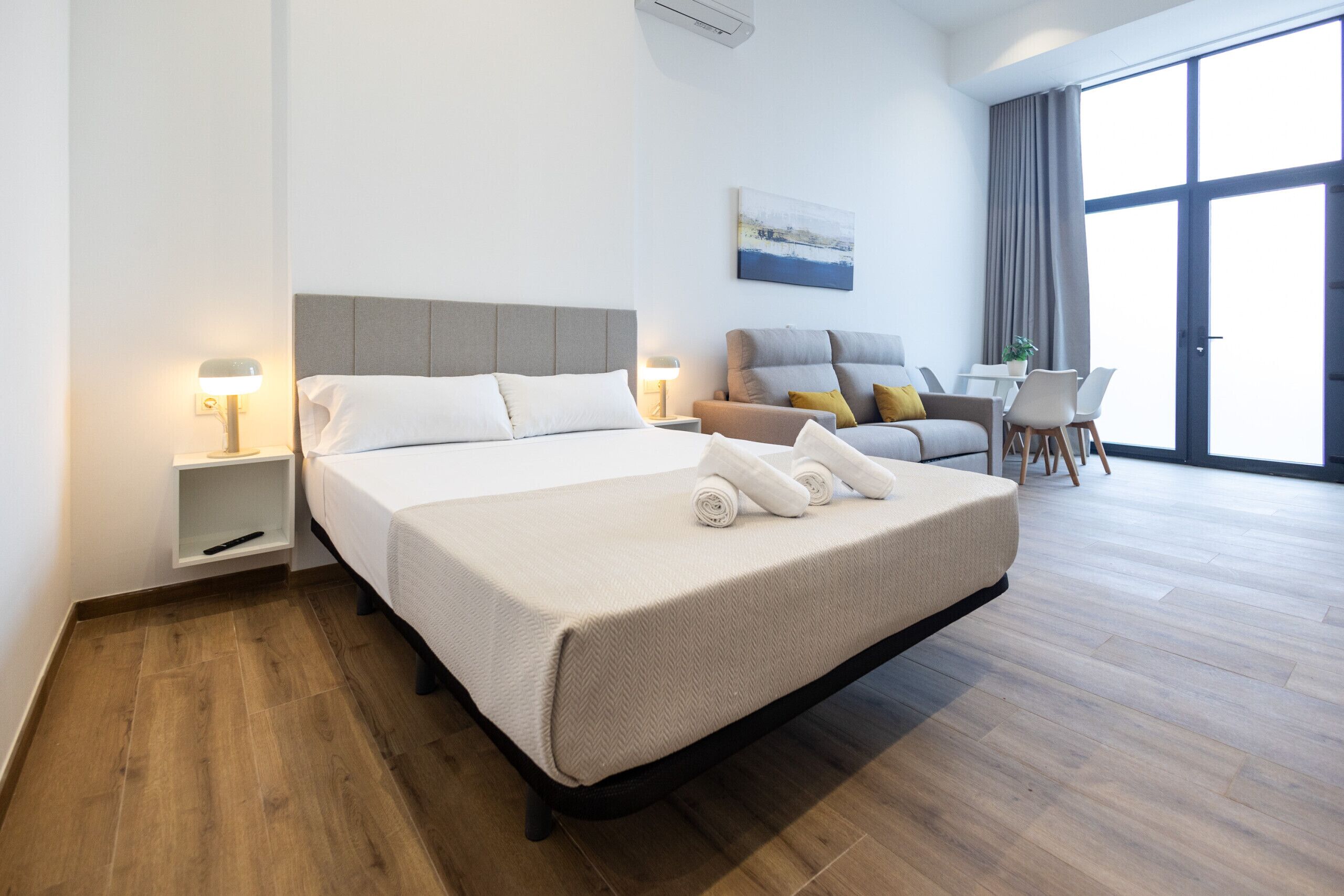 Een strijkplank/strijkijzer, gratis wifi, beddengoed