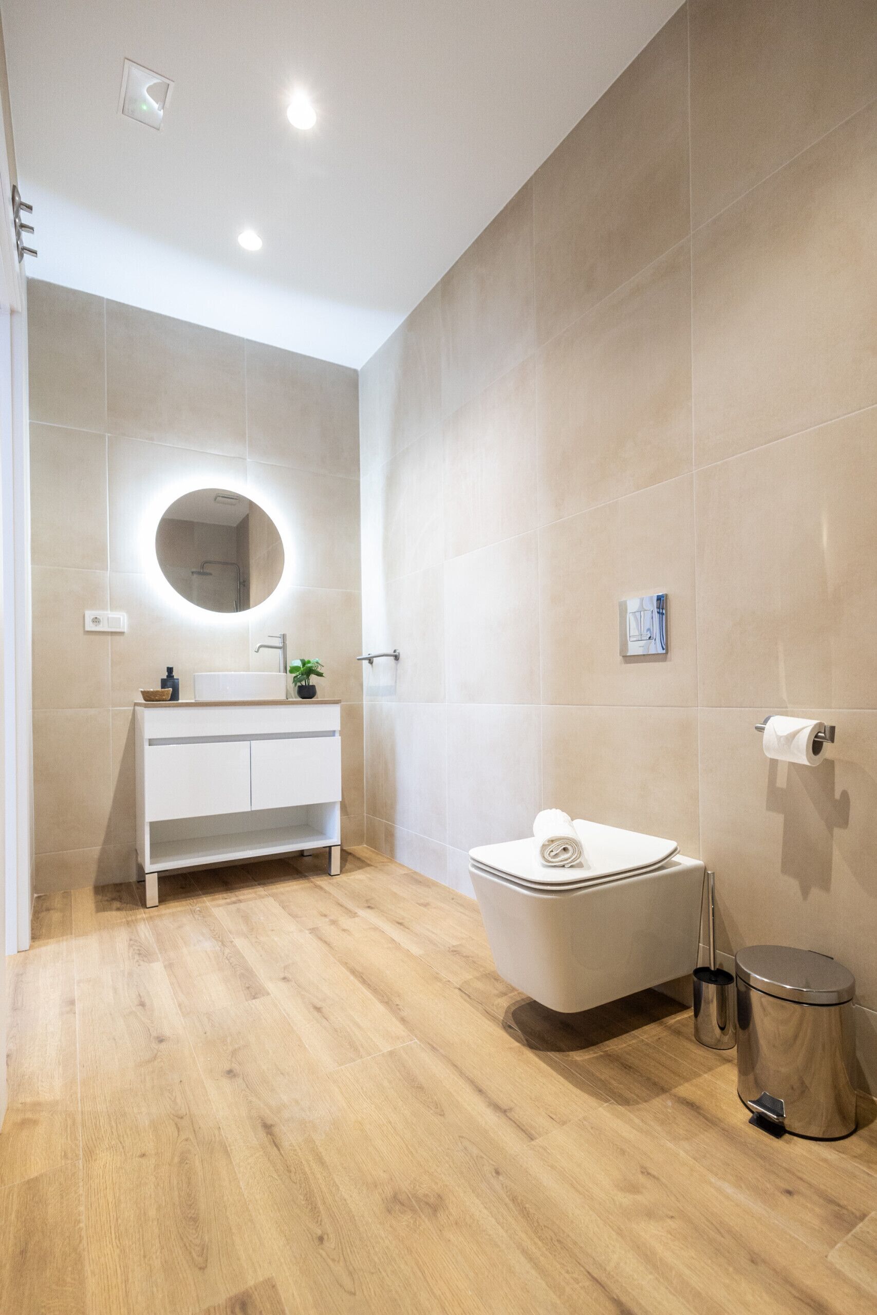 Een douche, een haardroger, handdoeken