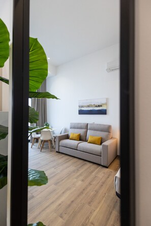 TV - Les Arts Plaza C by Concept Flats (Valencia)