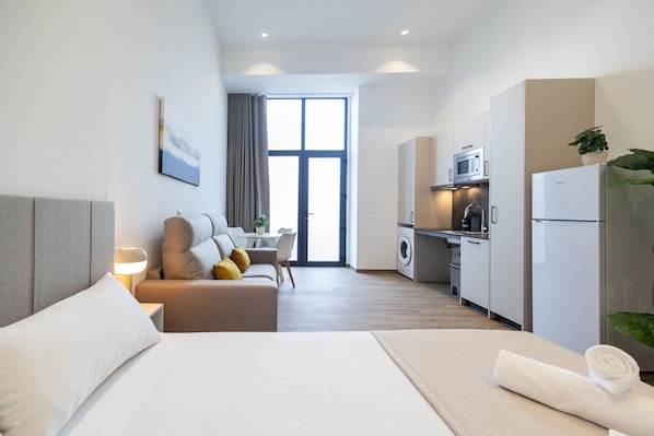 Iron/ironing board, free WiFi, bed sheets