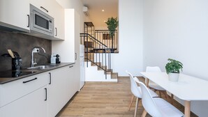 Kaffetrakter/tekoker, kjøleskap, mikrobølgeovn og ovn