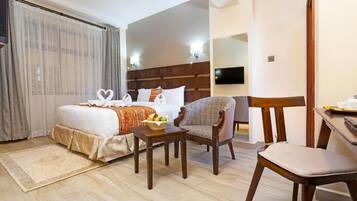 Habitación doble estándar, vista a la ciudad | Wifi gratis y ropa de cama