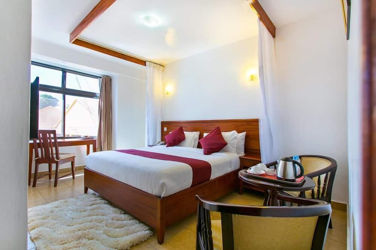 Phòng đôi Superior, quang cảnh hồ bơi | Phòng cách âm, truy cập Internet không dây miễn phí, bộ trải giường 