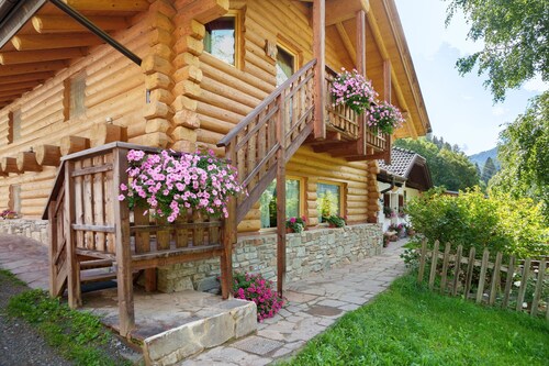 Room 'Cazzuffi Pervinca' with Mountain View, Shared Garden and Wi-Fi