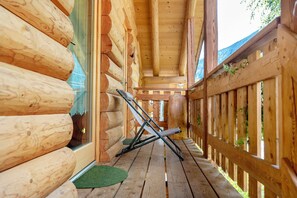Property grounds - 'Primula' Room with Mountain View, Shared Garden and Wi-Fi (Cogolo di Peio)