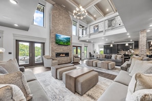 Smart-TV, Kamin, Videospiele, Arbeitsbereiche