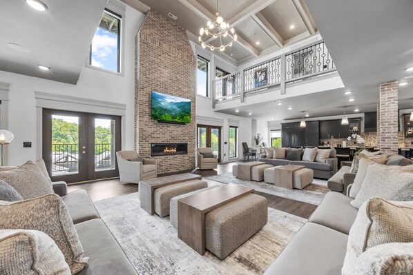 Smart TV, chimenea, videojuegos, oficina