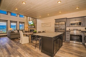 Interior - Fantastic View|HotTub|Theater|Pool Table|Indr Pool (Sevierville)