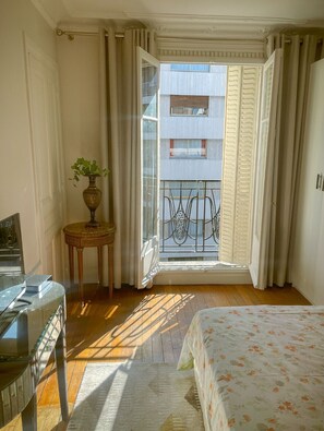 2 makuuhuonetta, silitysrauta/-lauta, ilmainen Wi-Fi, vuodevaatteet