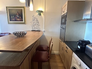 Fridge, microwave, oven, coffee/tea maker