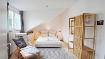 2 Schlafzimmer, Schreibtisch, Bügeleisen/Bügelbrett, kostenloses WLAN