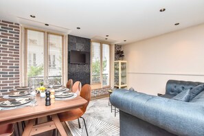Apartment | Living area - Charming 3BR Apt- Montorgueil / Republique (Paris)