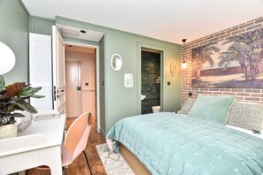 Apartment | 3 bedrooms, laptop workspace, iron/ironing board, bed sheets