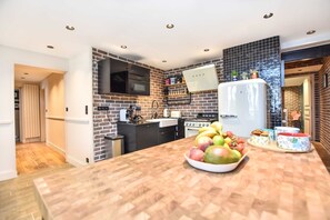 Apartment | Private kitchen | Fridge, microwave, oven, stovetop