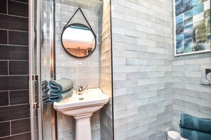 Apartment | Bathroom