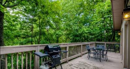 Gatlinburg Hideaway with Fireplace