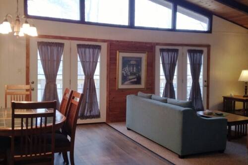Maison Signature, 3 chambres, patio, côté montagne | Repas dans la chambre