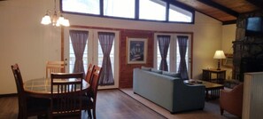 Signature House, 3 Bedrooms, Patio, Mountainside | In-room dining