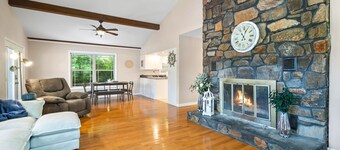 Spacious Hiawassee home on stunning Lake Chatuge - 2 miles from GA Mountain Fair