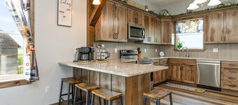 Sleeps 12 | Game Room | Sauna | Firepit | Wineries