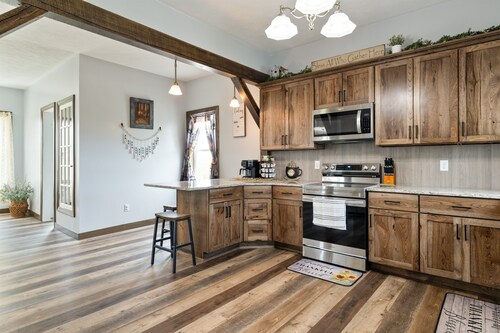 Sleeps 12 | Game Room | Sauna | Firepit | Wineries