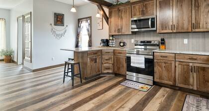 Sleeps 12 | Game Room | Sauna | Firepit | Wineries