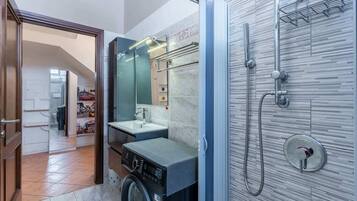 Een douche, een haardroger