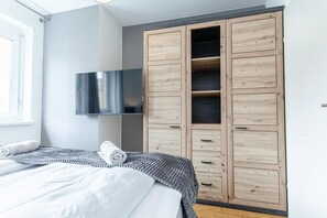 1 habitación, tabla de planchar con plancha, wifi y ropa de cama 