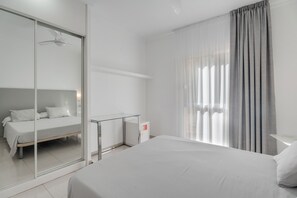 2 bedrooms, iron/ironing board, bed sheets