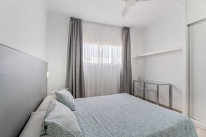 2 bedrooms, iron/ironing board, bed sheets