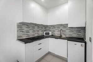 Fridge, microwave, stovetop, coffee/tea maker