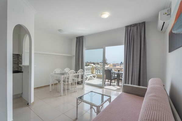 TV - Vacation 'Michelangelo Resort 215' with Shared Pool, Shared Garden and Air Conditioning (San Miguel de Abona)