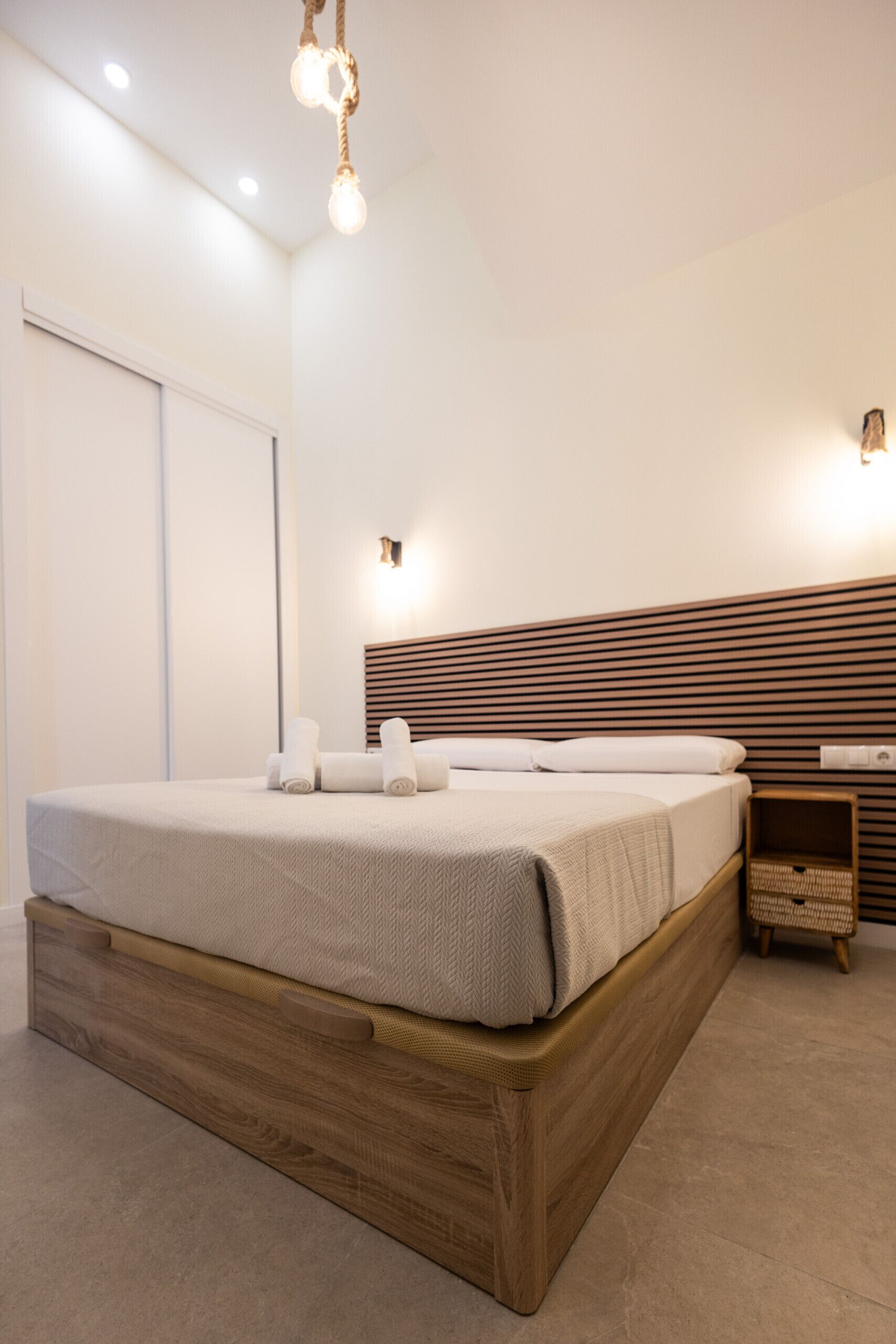 Iron/ironing board, free WiFi, bed sheets