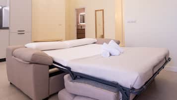 Tabla de planchar con plancha, wifi gratis, ropa de cama