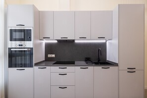 Réfrigérateur, micro-ondes, four, lave-vaisselle