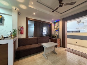 Living area - Hotel Shubhshree (Indore)