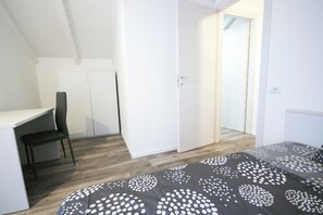 3 bedrooms, free WiFi, bed sheets - Sant'Avendrace: Spacious Apt. 3 bedrooms, 2 baths (Cagliari)