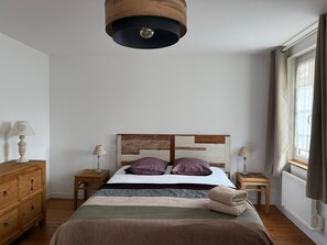 4 habitaciones, tabla de planchar con plancha y wifi gratis 