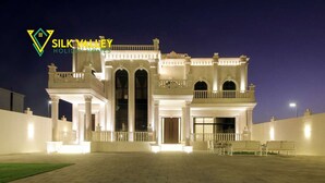 Unclassified image, 4 of 24, button - Silk Valley-Royal 6 Bedrooms Mansion  (Abu Dhabi)