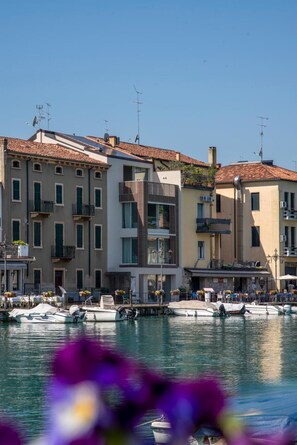 Marina - Apartment 'Palazzo Cordigero - Bastioni' with Canal View, Wi-Fi and Air Conditioning (Peschiera del Garda)