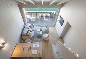 TV - Apartment 'Palazzo Cordigero - Canale' with Canal View, Wi-Fi and Air Conditioning (Peschiera del Garda)