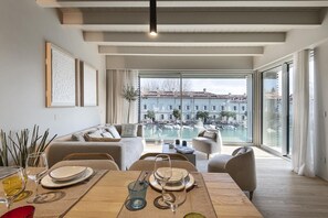 Interior - Palazzo Cordigero - Canale Apartment with Canal View, Wi-Fi and Air Conditioning (Peschiera del Garda)