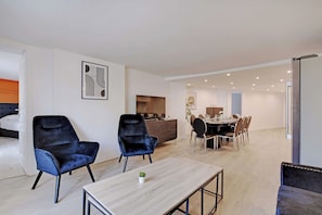 Apartment | 4 bedrooms, laptop workspace, iron/ironing board, bed sheets
