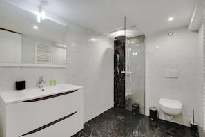 Apartment | Bathroom