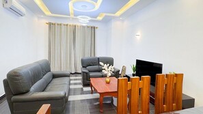 Penthouse, Balcony, City View | Living area