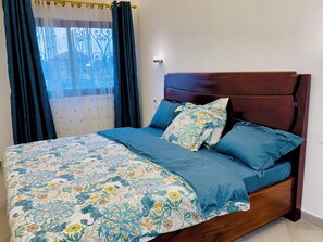 Loftsleilighet, balkong, byutsikt | Wi-fi (inkludert) og rullestolvennlig