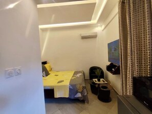 Quarto, sacada | Wi-Fi de cortesia, acesso para cadeiras de rodas