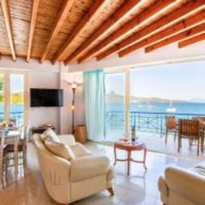 Apartment | 3 bedrooms - Salty Breeze Beachfront Apartment (Lefkada)